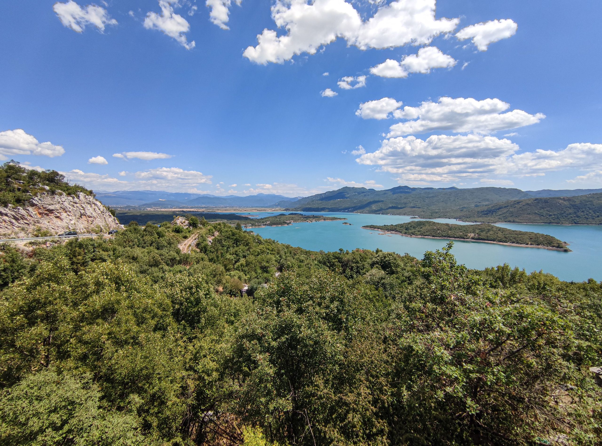 Paysages spectaculaires des Gorges du Verdon et sentiers de randonnée en Provence Verte près de La Bastide Brûlée